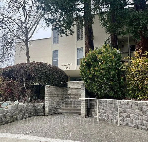 1305 Boulevard Way #310 — Photo 1