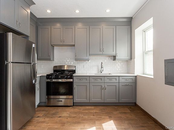 2nd image of 43 New Hyde Park Rd APT 1