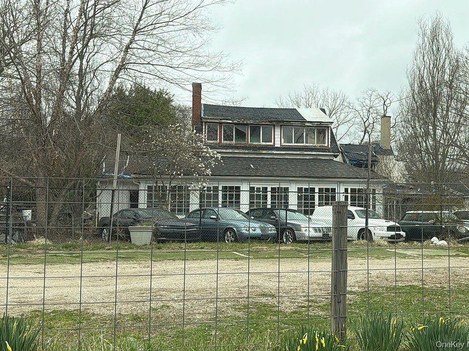 2nd image of 2891 Montauk Highway