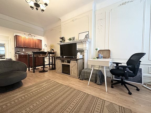 5th image of 320 W 106th St APT 4F