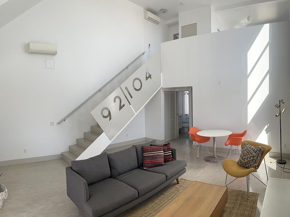 1st image of 3077 N Park Way #1000