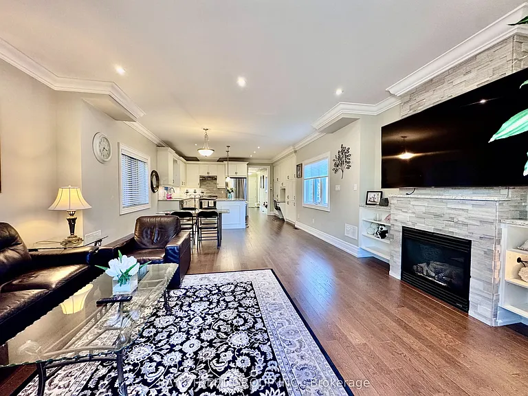 1033 Shaw Dr — Photo 5