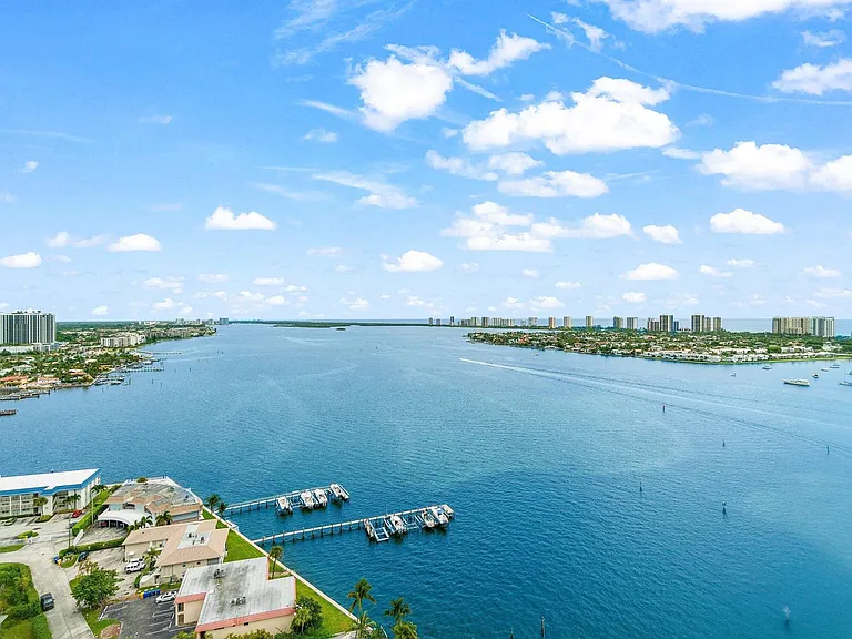 2650 Lake Shore Dr #2403 — Photo 30