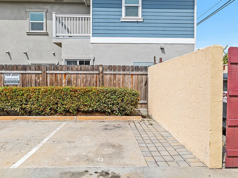 1351 Holly Ave #Q — Photo 18