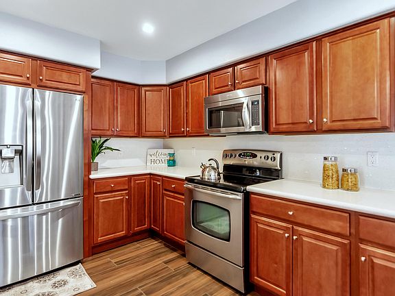 4th image of 10721 N 113th St