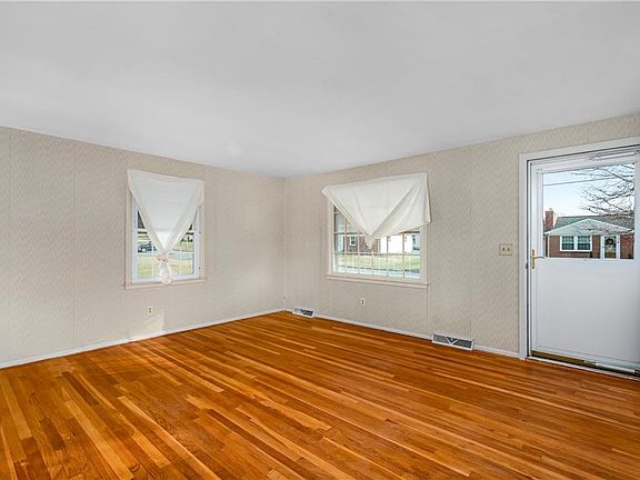 4th image of 478 Knollwood Dr