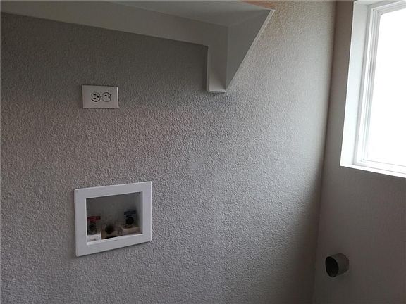 4th image of 3306 Bideker Ave