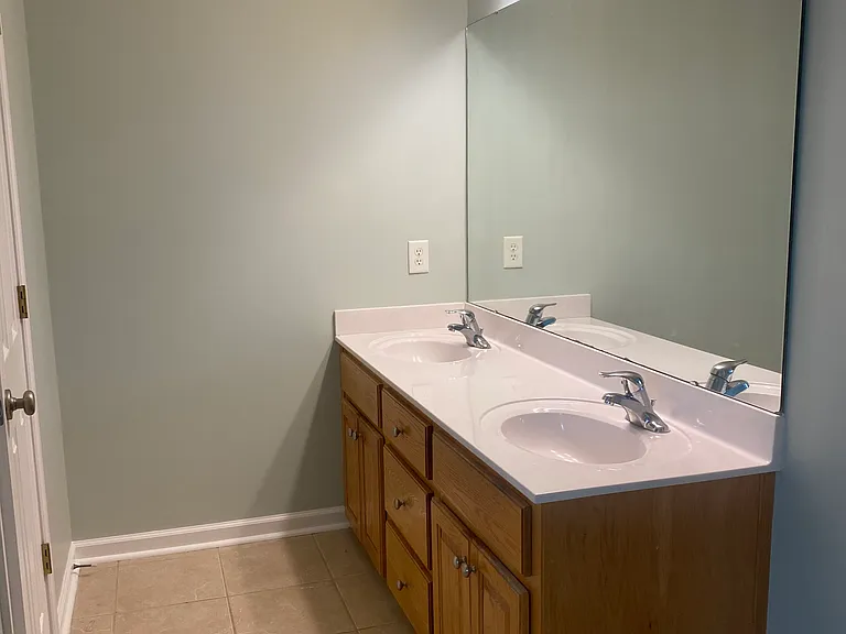 233 Grove Ln — Photo 7