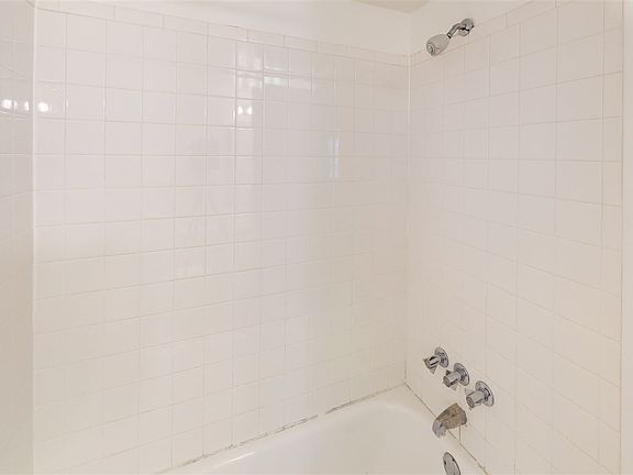 Arbor-One-Falcon-B2N-Bathroom