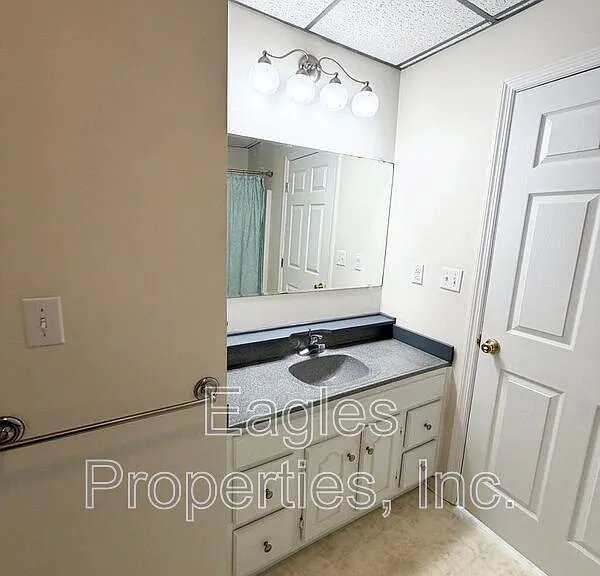 103 N Center St #C — Photo 8