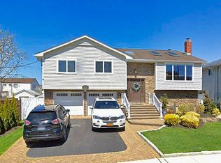 2933 Hampton Ct, Wantagh, NY 11793