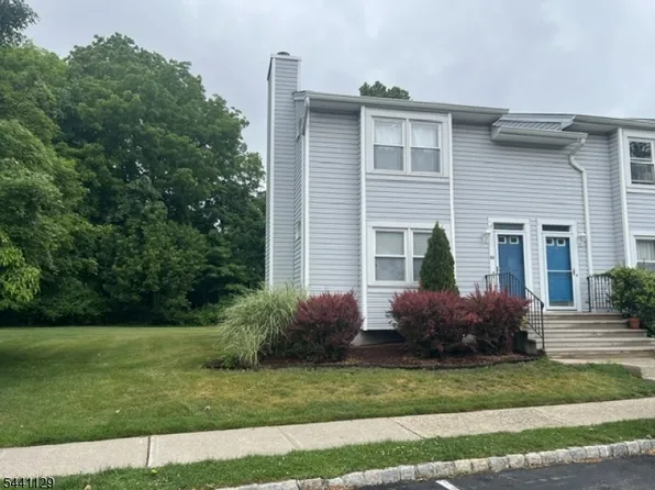 53 Village Dr, Hamburg Boro, NJ 07419