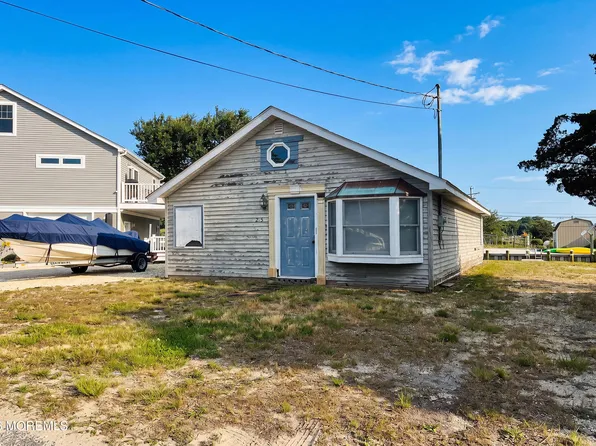 205 Cedar Drive, Bayville, NJ 08721