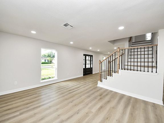 5th image of 10806 Olympia Dr