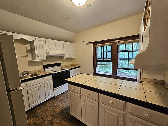 2nd image of 271 Nashua St #4