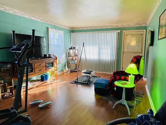 4th image of 404 Bartlett St
