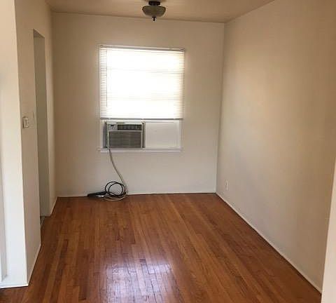 2nd image of 2311 1/2 Florencita Ave