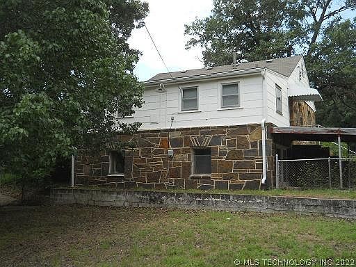 2nd image of 1121 N Roosevelt Ave