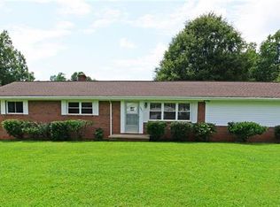 1045 22nd St NE, Hickory, NC 28601