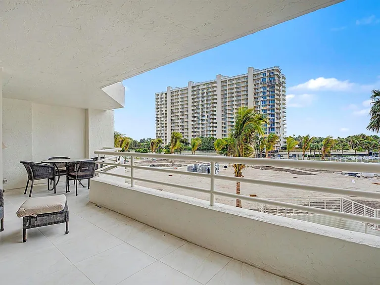 4201 N Ocean Blvd #203 — Photo 19