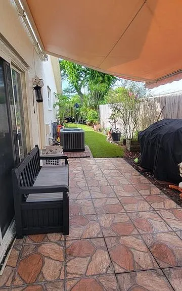 6152 SW 4th St — Photo 2