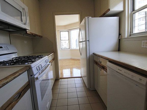 4th image of 250 E 73rd St APT 14E