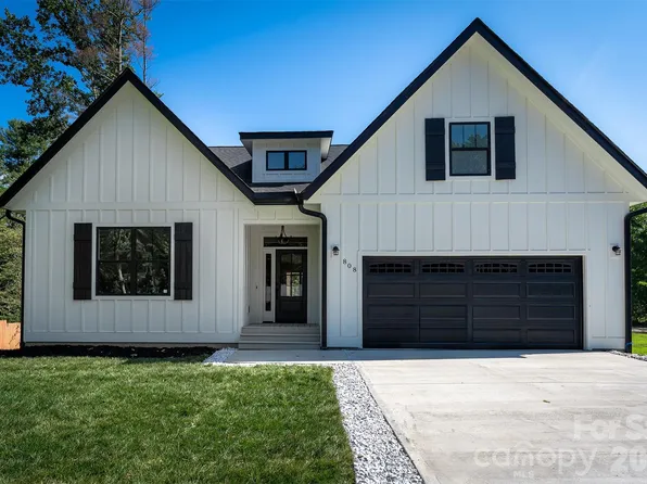 808 Maybank Dr, Hendersonville, NC 28739