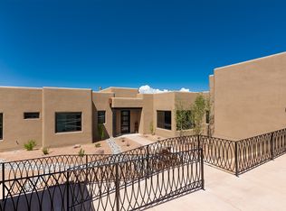 15 Via Diamante, Santa Fe, NM 87506