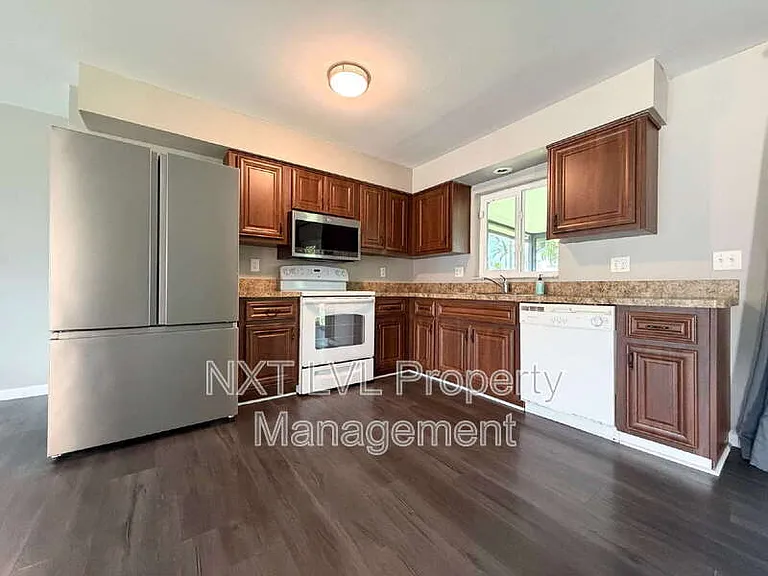 205 SE 18th St — Photo 8