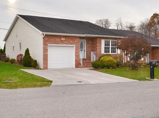 289 Village Dr, Lewisburg, WV 24901