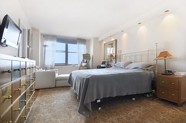 Rented by Keller Williams NYC | media 34