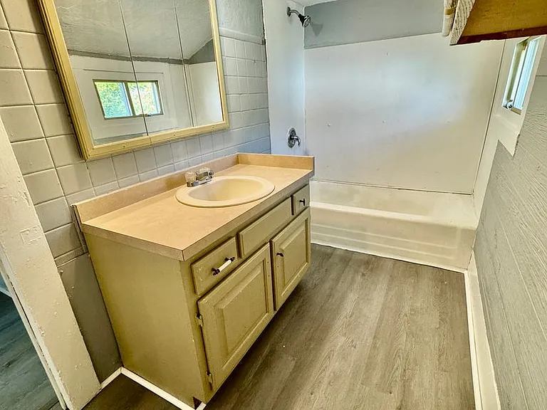 27 E Cook Rd — Photo 9