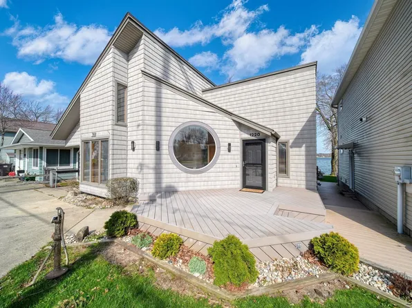 1220 Round Lake Hwy, Manitou Beach, MI 49253