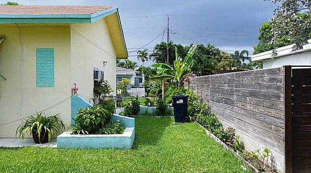 2nd image of 6735 SW 27th St