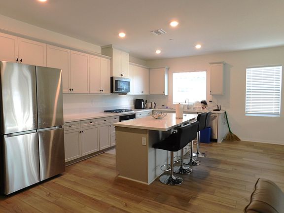 4th image of 29297 Soffel Ln #1