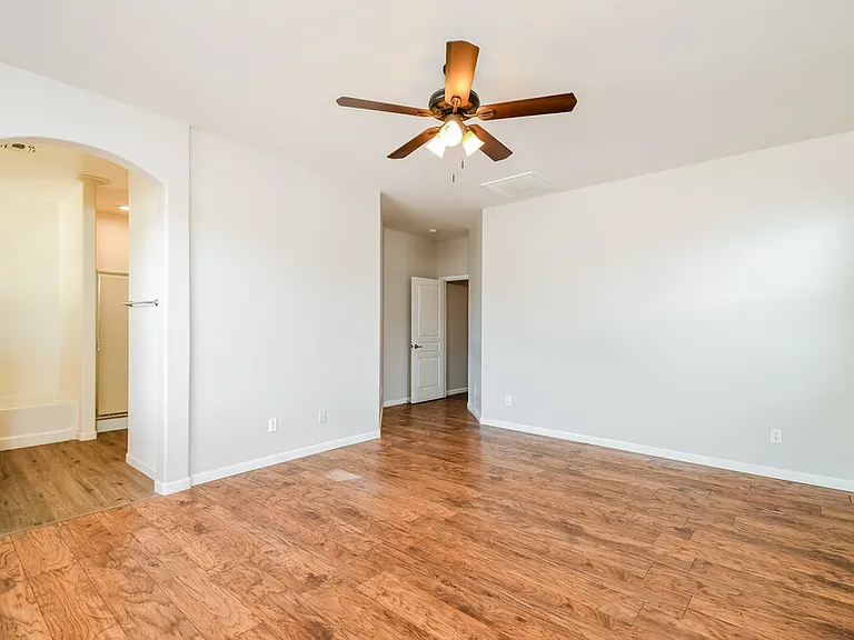 1062 E Nickleback St — Photo 10