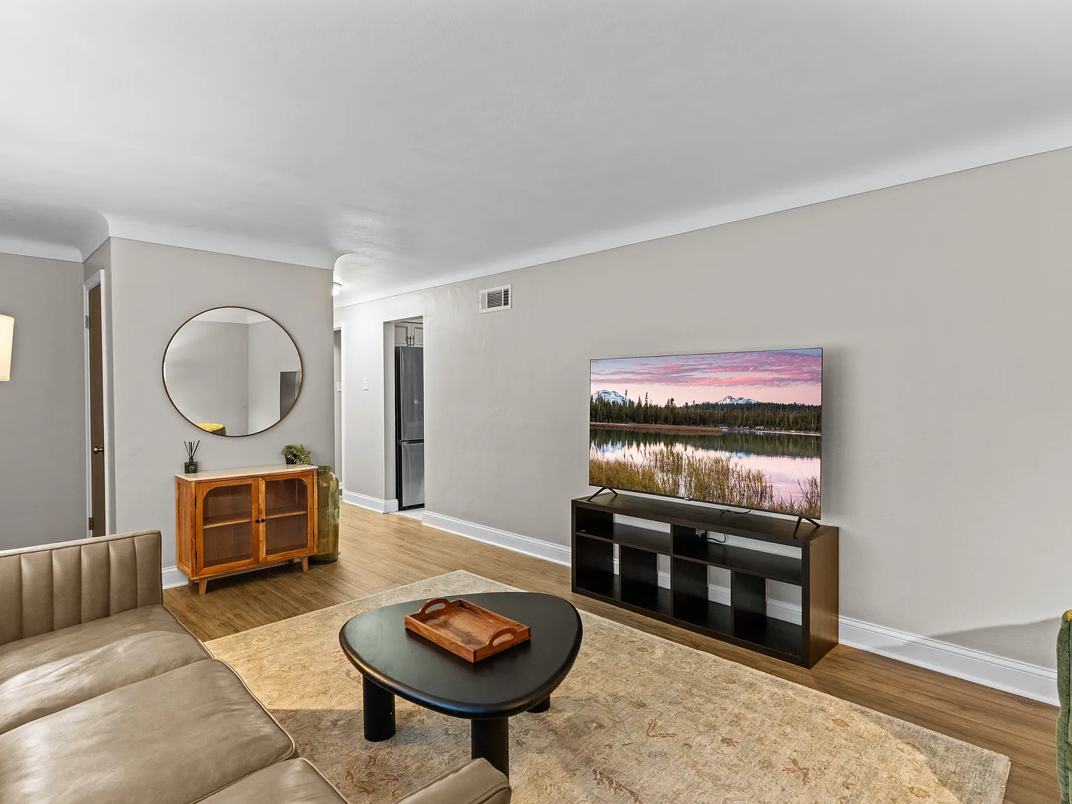 3 bed, 1800 sqft, $3,600 — Photo 3