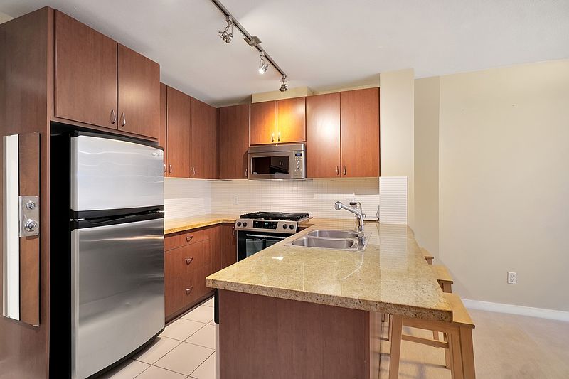 Burnaby Apartment for rent - 2 Bedrooms — photo 2