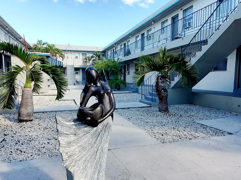 DOWNTOWN VILLAS LLC — Photo 10