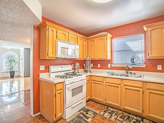 5th image of 12125 Tower Hill Dr