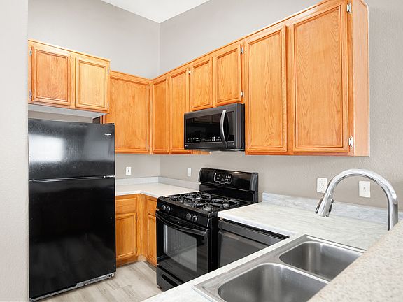 #GuardianRealty 4730 E Craig Rd #2013 Condo Rental kitchen_06262025