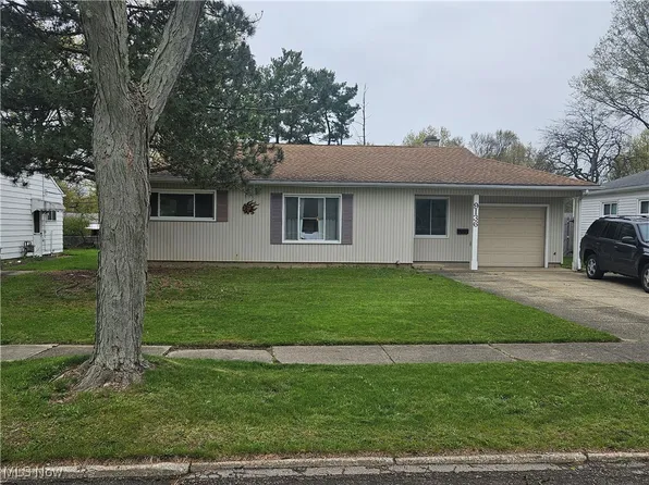 9136 Lynnhaven Rd, Parma Heights, OH 44130