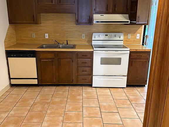 4th image of 305 Lane Ave APT 3