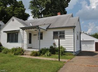 1227 Lindbergh Ave, Zanesville, OH 43701