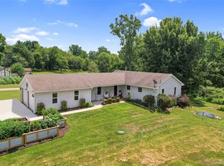 6050 Brophy Rd, Howell, MI 48855