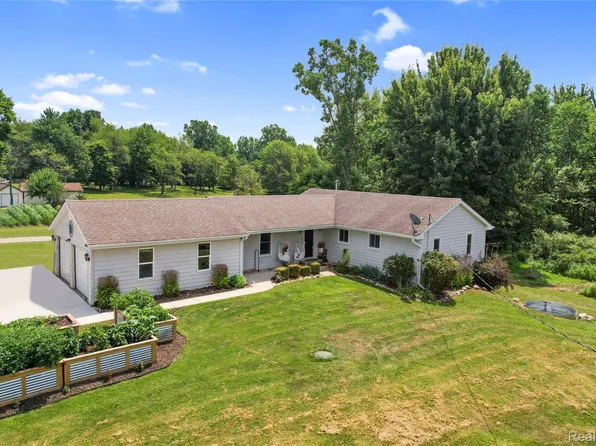 6050 Brophy Rd, Howell, MI 48855