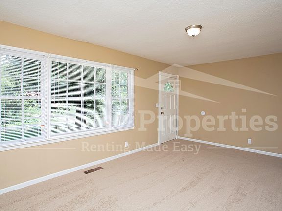 5th image of 614 42nd Ave E