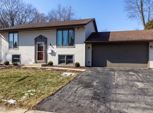 654 Springfield Dr, Roselle, IL 60172