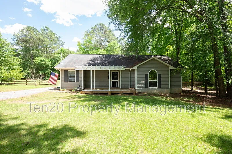 3 bed, 2.0 bath, 1419 sqft, $1,700 — Photo 1