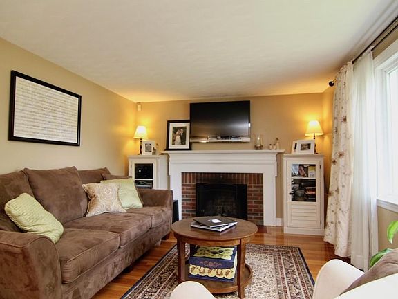 3rd image of 2 Hawthorne Rd